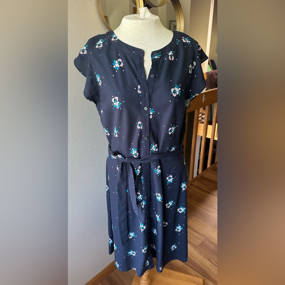 Loft Outlet Navy Floral belted Shirtdress Size 12